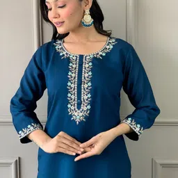 AG TEXTILE Women Ethnic Motifs Embroidered Kurta with Trouser & Dupatta image 2