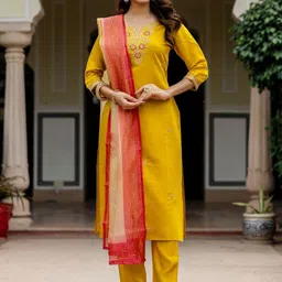 KIWA STUDIO Women Floral Embroidered Thread Work Kurta with Trousers & Dupatta image 3