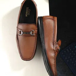 CLOG LONDON Men Textured Leather Square Toe Loafers image 1
