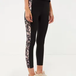 LC Waikiki Women Black Printed Detail Sports Tights-picture-17