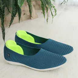 Carlton London sports Women Textured Slip-On Sneakers-picture-44