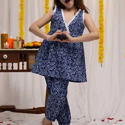 NEUDIS Girls Floral Printed Pleated Pure Cotton Kurti with Trousers-image-14