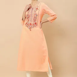 Soch Women Peach-Coloured Geometric Yoke Design Keyhole Neck Flared Sleeves Thread Work Kurta-image-41