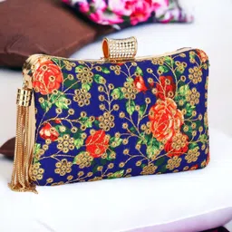 Toobacraft Embellished Box Clutch-picture-31