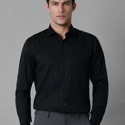 Louis Philippe Men Spread Collar Grid Tattersall Checed Cotton Formal Shirt-picture-34