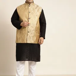 SOJANYA PLUS Men Plus Size Black Pure Cotton Kurta Set Comes With a Nehru Jacket-picture-43