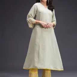 HEEPOSH Floral Embroidered Detail A-Line Kurta & Trouser With Dupatta-picture-40