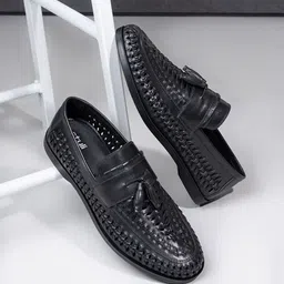 Styli Men Textured Round Toe Comfort Insole Genuine Leather Tassel Loafers image 1