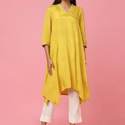 Marigold Lane Floral Embroidered V-Neck Thread Work Kurta-image-7