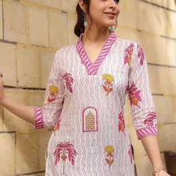 NAINVISH Women's Printed V-Neck Striped Top image 1