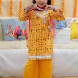 BownBee Girls Floral Printed Regular Pure Cotton Kurta with Trousers & With Dupatta-picture-34