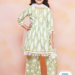 Aj DEZInES Girls Paisley Printed Regular Pure Cotton Kurta With Sharara & Dupatta-picture-33
