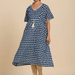 Ikk Kudi by Seerat Geometric Printed Flared Sleeves Maternity Anarkali Kurta-picture-17