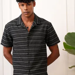 LOCOMOTIVE Dobby Textured Cuban Collar Relaxed Shirt-picture-39