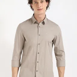 Calvin Klein Jeans Men Spread Collar Solid Cotton Casual Shirt-image-34