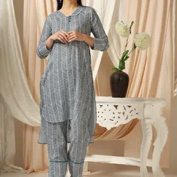 shades of faashion SHADES Printed V-Neck Round Neck Three-Quarter Sleeves Pure Cotton Kurta with Trousers image 3