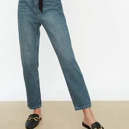 Trendyol Women High-Rise Light Fade Stretchable Jeans-picture-39