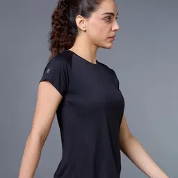 CULT Women Black The Runner's Essential T-shirt-image-72