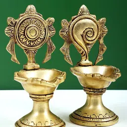 Exotic India Shankh and Chakra Oil Lamp Set image 4