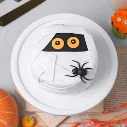 Creepy Cute Mummy Halloween Cake image 3