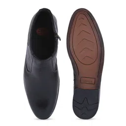 Zoom Shoes Men Textured Leather Mid-Top Regular Boots image 5