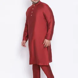 KISAH PLUS Men Maroon Solid Straight Kurta image 5