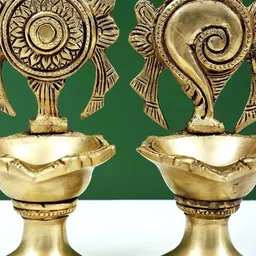 Exotic India Shankh and Chakra Oil Lamp Set image 3