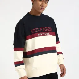 Tommy Hilfiger Calico Cotton Regular Fit Logo Printed Sweatshirt image 4