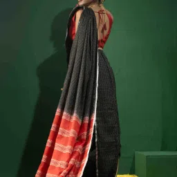 Triyah Black Chequered Saree With Unstitched Blouse image 2