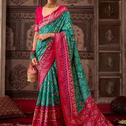 Saree Mall Green & Pink Woven Saree With Unstitched Blouse-image-60