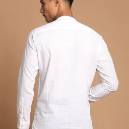 VASTRAMAY White Regular Fit Mandarin Collar Short Kurta image 2