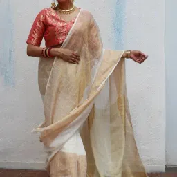Chidiyaa White Gold Onam Indumukhi Handwoven Linen Zari Saree-picture-26