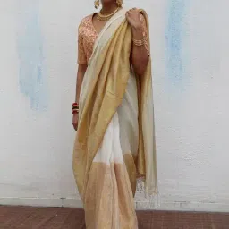 Chidiyaa White Gold Onam Lalitha Handwoven Linen Zari Saree-picture-36