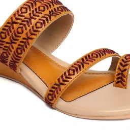 Aurelia Women's Znoor Mustard & Meroon Toe Ring Wedges image 4