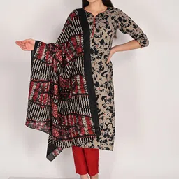 Merira Women Printed Regular Kurti with Pyjamas & With Dupatta-image-60