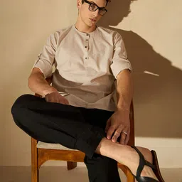 DENNISON Men Solid Linen Kurta image 2