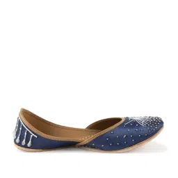 Glam Story Women's Blue Ethnic Juttis image 2