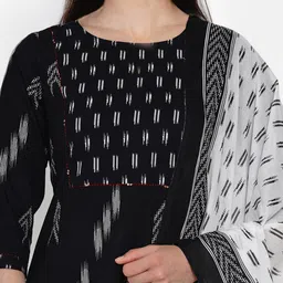 Yuris Women Black & White Printed Kurta with Trousers & Dupatta image 5