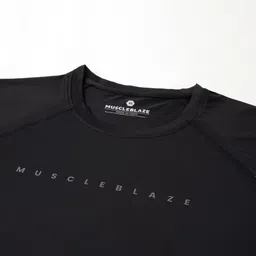 MuscleBlaze Men Drop-Shoulder Sleeves Pockets Compression T-shirt image 2