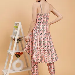 Pearls and Pastels Floral Printed Linen Tunic With Trousers image 3