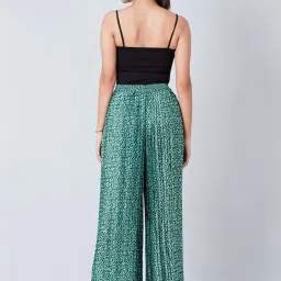 First Resort By Ramola Bachchan Green Animal Print Pleated Palazzo And Stole Set image 2