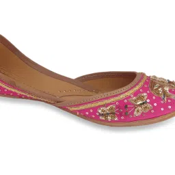 Fulkari Women's Elephant Magenta Pink Ethnic Juttis image 4