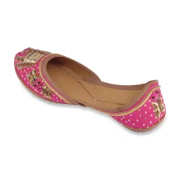 Fulkari Women's Elephant Magenta Pink Ethnic Juttis image 5