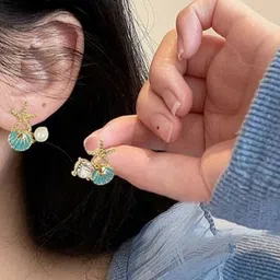 M55 Gold-Plated Pearls Star Shaped Studs image 3