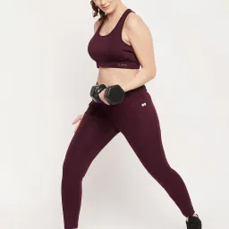 Clovia Wine Polyester Logo Print Sports Bra With Tights image 4
