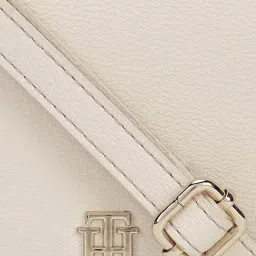TOMMY HILFIGER Sugarcane Cross Body Bag image 5