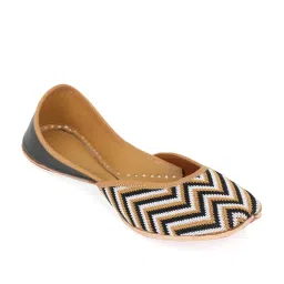 NR by Nidhi Rathi Women's Black Casual Juttis image 2