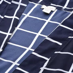 Qurvii Women Checked Shrug image 5