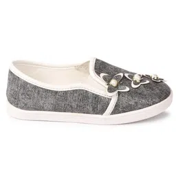 boyz n galz Butterfly AppliqueDetailed Casual Shoes - Black image 4