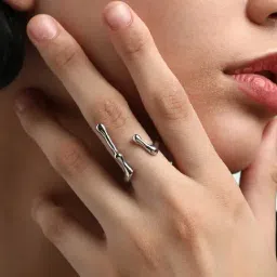 Sohi Silver-Plated Statement Finger Ring image 3